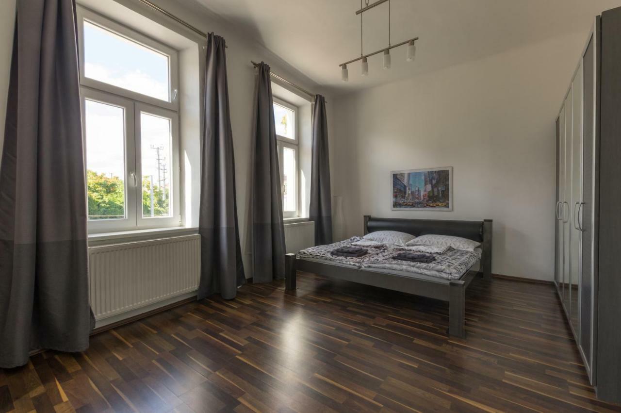 וינה Spacious Apartment In Center With Terrace מראה חיצוני תמונה